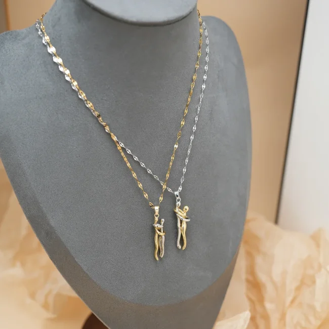 Simple Couple Hug Copper Pendant Necklace Romantic Stainless for Women Men Gold Silver Love Chain Friend Gift Party Jewelry